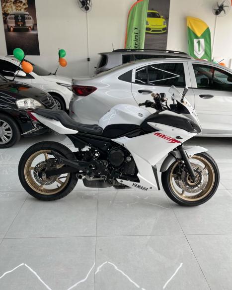 YAMAHA XJ6 600 F, Foto 3