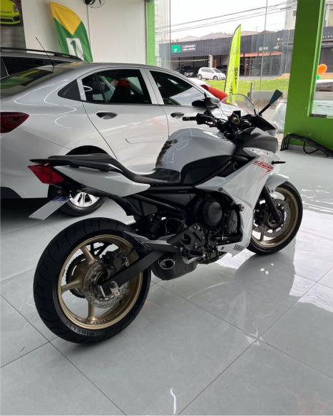 YAMAHA XJ6 600 F, Foto 4