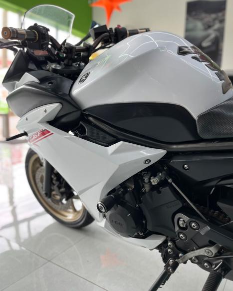 YAMAHA XJ6 600 F, Foto 14