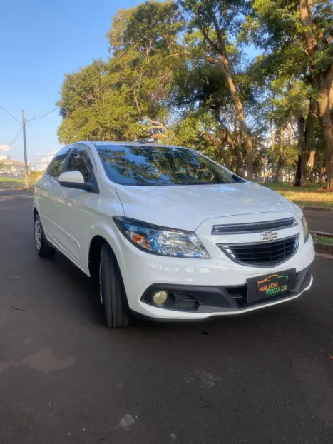 CHEVROLET Onix Hatch 1.4 4P FLEX LT, Foto 3