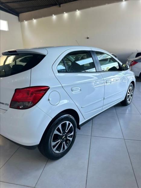 CHEVROLET Onix Hatch 1.4 4P FLEX LTZ, Foto 13