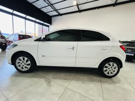 CHEVROLET Onix Hatch 1.4 4P FLEX LT, Foto 6