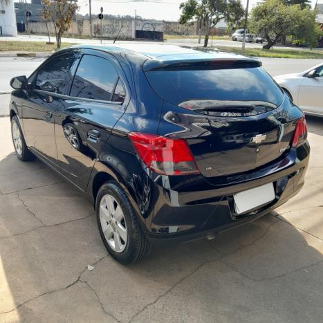 CHEVROLET Onix Hatch 1.4 4P FLEX LT, Foto 4