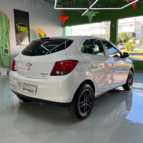 CHEVROLET Onix Hatch 1.4 4P FLEX LT, Foto 5