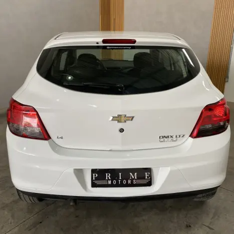 CHEVROLET Onix Hatch 1.4 4P FLEX LTZ, Foto 4