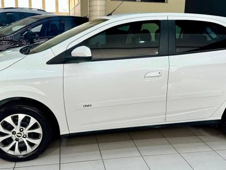 CHEVROLET Onix Hatch 1.4 4P FLEX LT AUTOMTICO, Foto 4