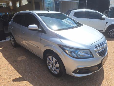 CHEVROLET Onix Hatch 1.4 4P FLEX LT, Foto 2