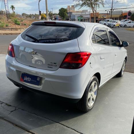 CHEVROLET Onix Hatch 1.4 4P FLEX LT, Foto 4