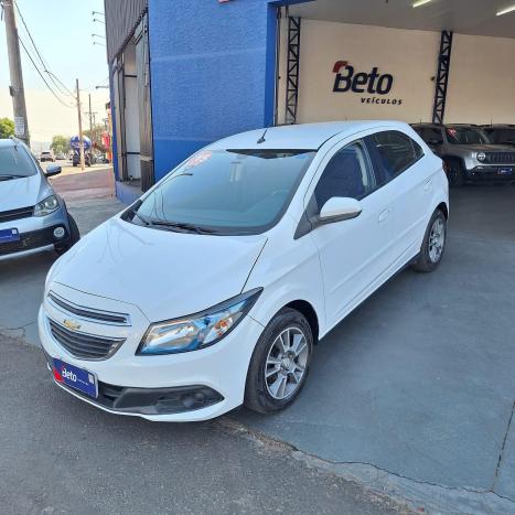 CHEVROLET Onix Hatch 1.4 4P FLEX LT, Foto 2