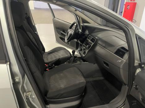 FIAT Punto 1.4 FLEX 4P, Foto 7
