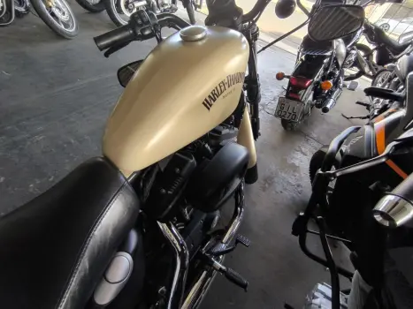 HARLEY DAVIDSON Sportster XL 883 CUSTOM, Foto 4
