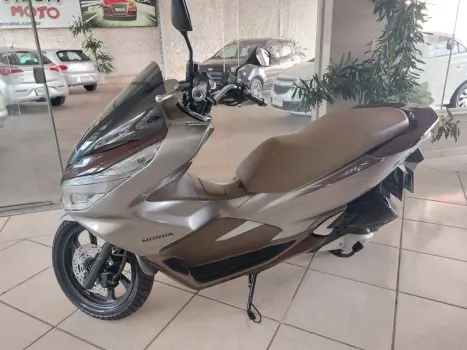 HONDA PCX 150 DLX, Foto 2