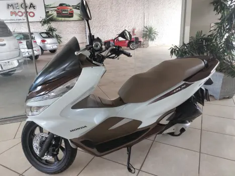 HONDA PCX 150 DLX, Foto 2