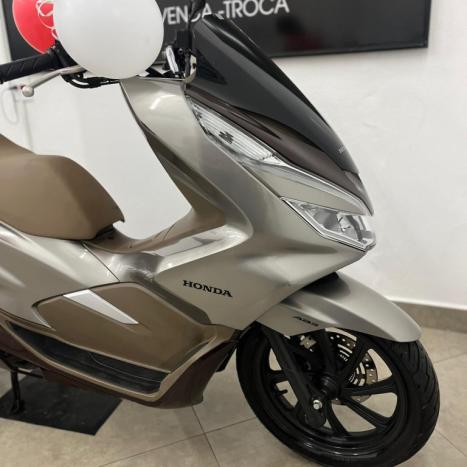 HONDA PCX 150 DLX, Foto 2