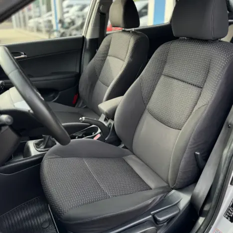HYUNDAI I30 2.0 16V 4P GLS, Foto 8