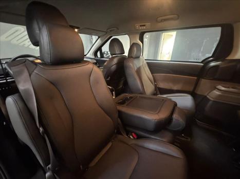 KIA Carnival 3.5 V6 4P EX, Foto 13