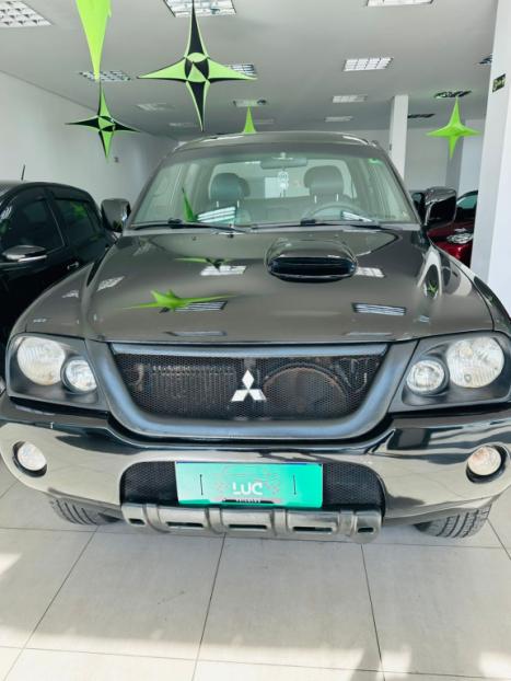 MITSUBISHI L 200 Outdoor 2.5 HPE 4X4 CABINE DUPLA TURBO DIESEL INTERCOOLER AUTOMTICO, Foto 3