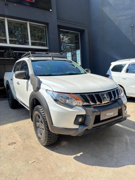 MITSUBISHI L 200 Savana 2.5 SAVANA 4X4 TURBO DIESEL CABINE DUPLA, Foto 4
