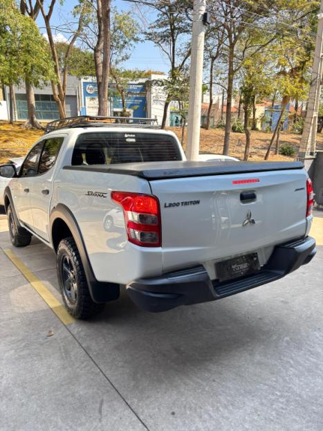 MITSUBISHI L 200 Savana 2.5 SAVANA 4X4 TURBO DIESEL CABINE DUPLA, Foto 8