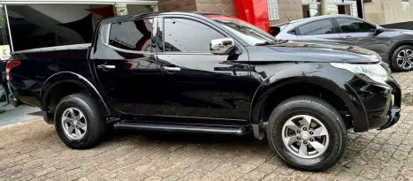 MITSUBISHI L 200 Triton 2.4 16V SPORT HPE 4X4 CABINE DUPLA TURBO DIESEL AUTOMTICO, Foto 4