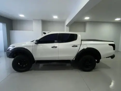 MITSUBISHI L 200 Triton 2.4 16V SPORT HPE TOP 4X4 CABINE DUPLA TURBO DIESEL AUTOMTICO, Foto 7