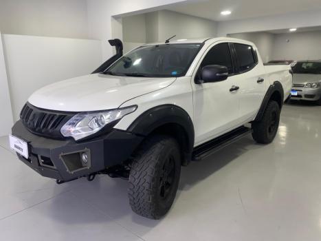 MITSUBISHI L 200 Triton 2.4 16V SPORT HPE TOP 4X4 CABINE DUPLA TURBO DIESEL AUTOMTICO, Foto 3