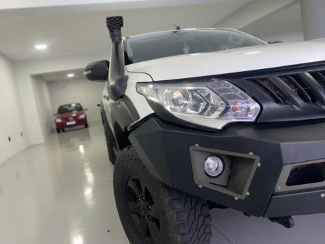 MITSUBISHI L 200 Triton 2.4 16V SPORT HPE TOP 4X4 CABINE DUPLA TURBO DIESEL AUTOMTICO, Foto 8