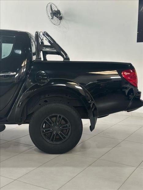 MITSUBISHI L 200 Triton 3.5 V6 HPE 4X4 FLEX CABINE DUPLA AUTOMTICO, Foto 8