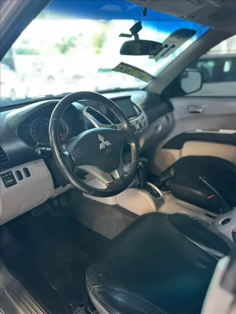 MITSUBISHI L 200 Triton 3.2 16V HPE 4X4 CABINE DUPLA TURBO DIESEL INTERCOOLER AUTOMTICO, Foto 5