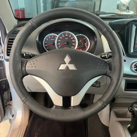MITSUBISHI L 200 Triton 3.2 16V HPE 4X4 CABINE DUPLA TURBO DIESEL INTERCOOLER AUTOMTICO, Foto 12