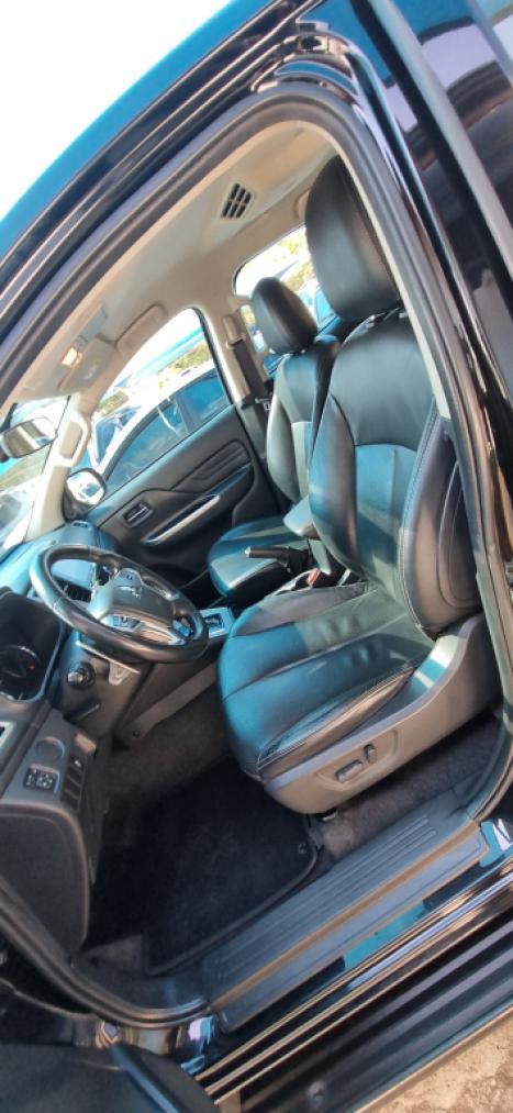 MITSUBISHI L 200 Triton 2.4 16V SPORT HPE 4X4 CABINE DUPLA TURBO DIESEL AUTOMTICO, Foto 5