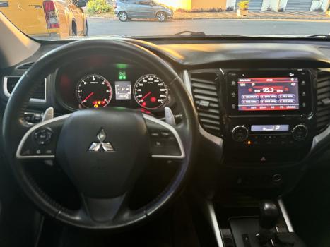 MITSUBISHI L 200 Triton 2.4 16V SPORT HPE 4X4 CABINE DUPLA TURBO DIESEL AUTOMTICO, Foto 10