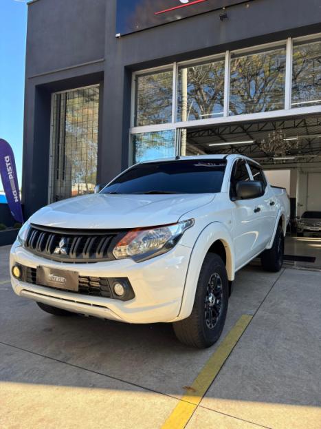 MITSUBISHI L 200 Triton 2.4 16V SPORT HPE-S 4X4 CABINE DUPLA TURBO DIESEL AUTOMTICO, Foto 2