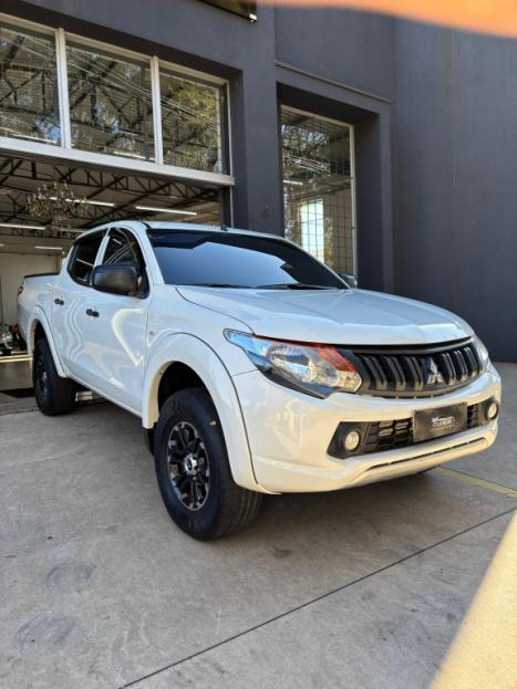 MITSUBISHI L 200 Triton 2.4 16V SPORT HPE-S 4X4 CABINE DUPLA TURBO DIESEL AUTOMTICO, Foto 3