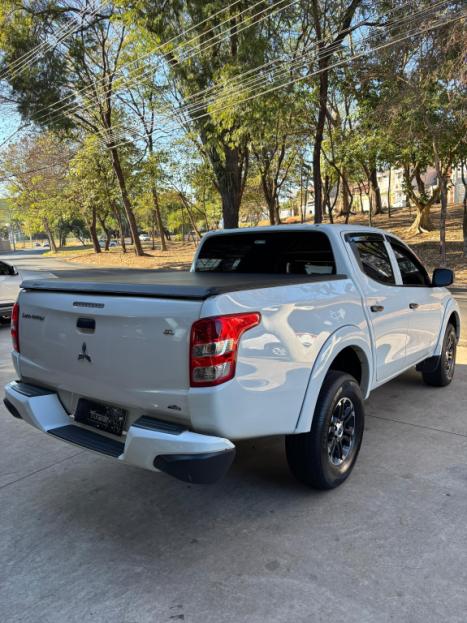 MITSUBISHI L 200 Triton 2.4 16V SPORT HPE-S 4X4 CABINE DUPLA TURBO DIESEL AUTOMTICO, Foto 7