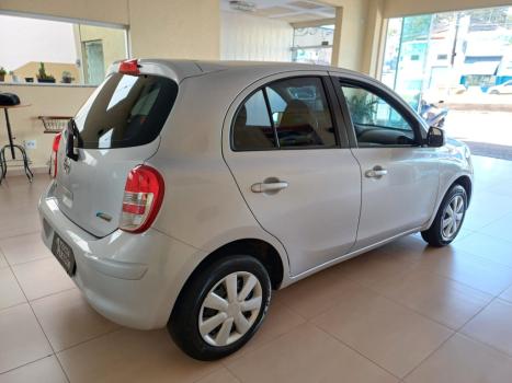 NISSAN March 1.0 12V 4P S FLEX, Foto 2