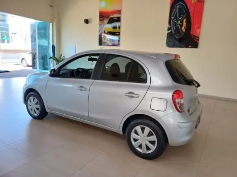 NISSAN March 1.0 12V 4P S FLEX, Foto 4