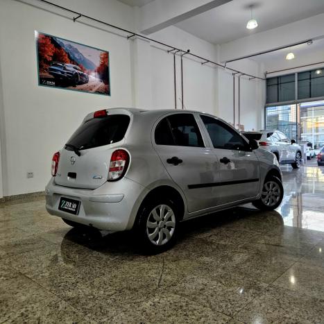 NISSAN March 1.0 16V 4P S FLEX, Foto 4