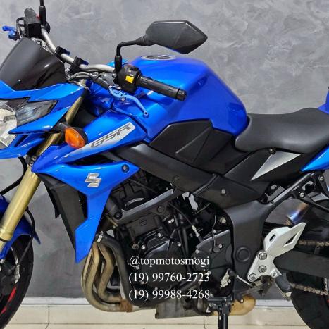 SUZUKI GSR 750 , Foto 8