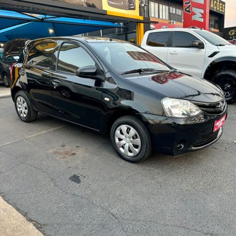 TOYOTA Etios Hatch 1.3 16V 4P FLEX X, Foto 2