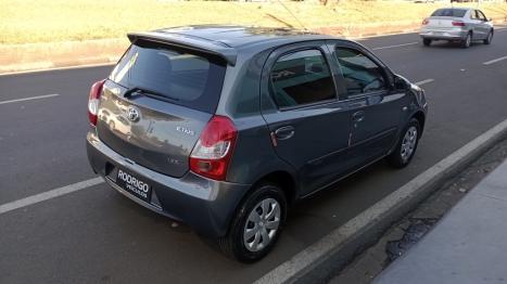 TOYOTA Etios Hatch 1.3 16V 4P FLEX X, Foto 6