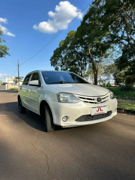 TOYOTA Etios Hatch 1.3 16V 4P FLEX X, Foto 1