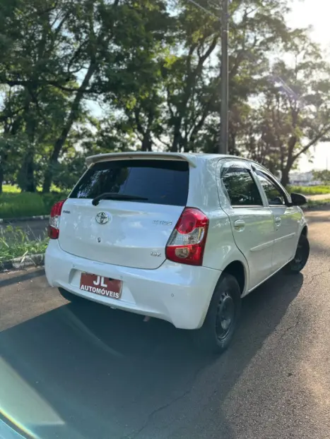 TOYOTA Etios Hatch 1.3 16V 4P FLEX X, Foto 2