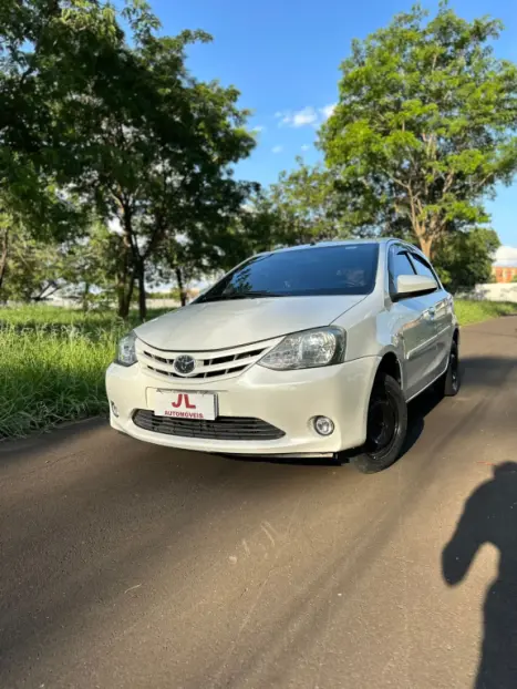 TOYOTA Etios Hatch 1.3 16V 4P FLEX X, Foto 4