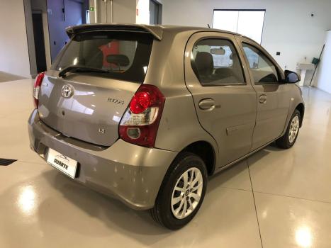 TOYOTA Etios Hatch 1.3 16V 4P FLEX X AUTOMTICO, Foto 5