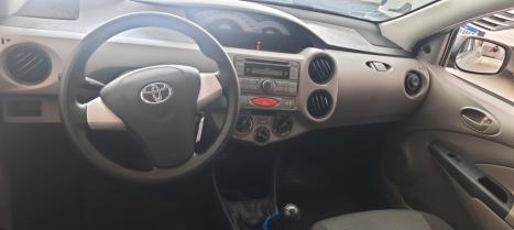 TOYOTA Etios Hatch 1.3 16V 4P FLEX XS, Foto 2