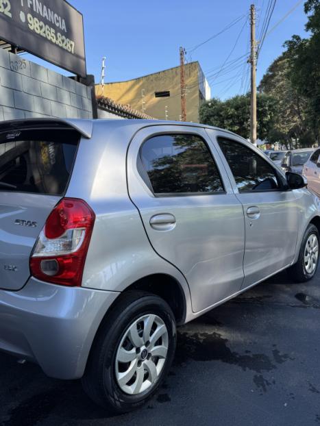 TOYOTA Etios Hatch 1.3 16V 4P FLEX X, Foto 4