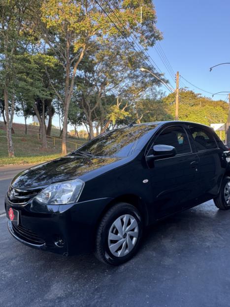 TOYOTA Etios Hatch 1.3 16V 4P FLEX X, Foto 3