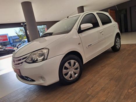 TOYOTA Etios Hatch 1.3 16V 4P FLEX X, Foto 2