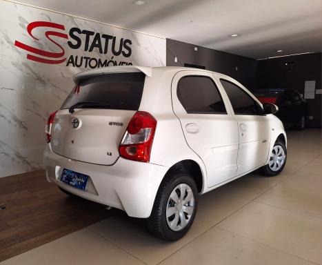 TOYOTA Etios Hatch 1.3 16V 4P FLEX X, Foto 5